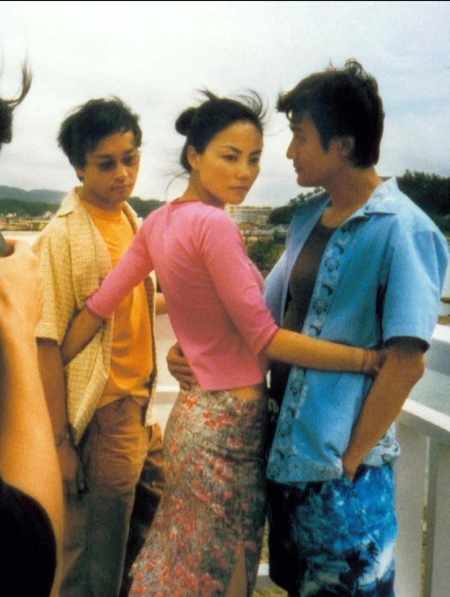 这是一张30年前的老照片，相片中这三个人，你们认得出来吗？