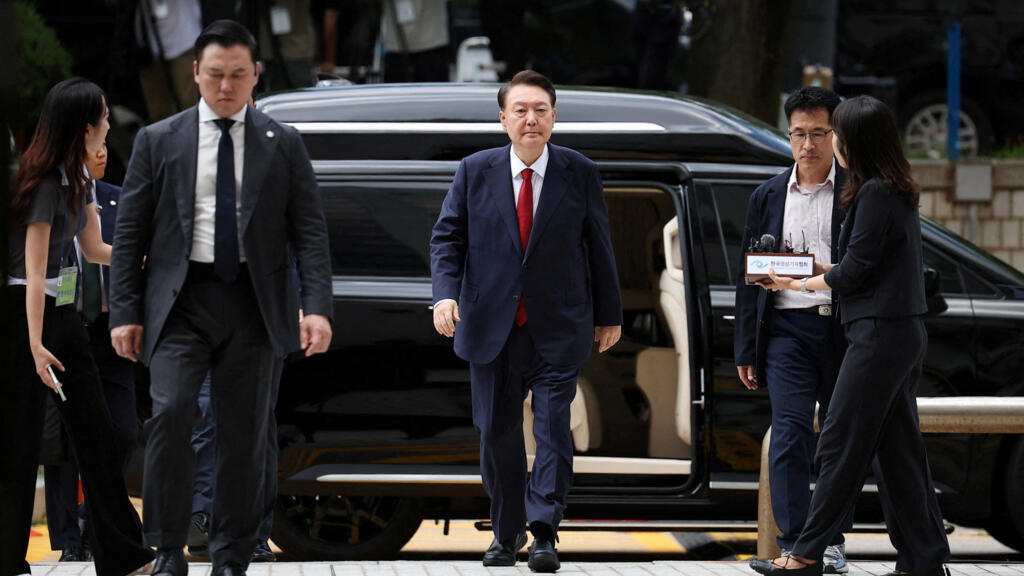 韩国前总统尹锡悦一审获刑五年，另7案待判，支持者呼“尹再来！” 韩国一家法院周五