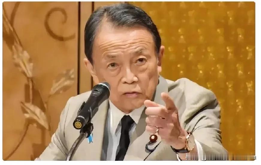 麻生太郎天都塌了

今天发生了一件大事，日本公明党拒绝联合组阁了，这意味着自民党