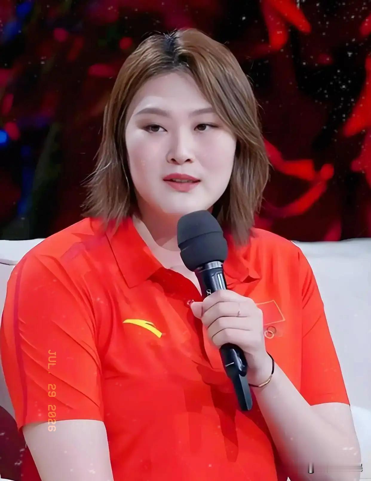 当年被郎导“狠心”拿下的重炮手王一梅，谁能想到，如今摇身一变成了辽宁女排的“女霸