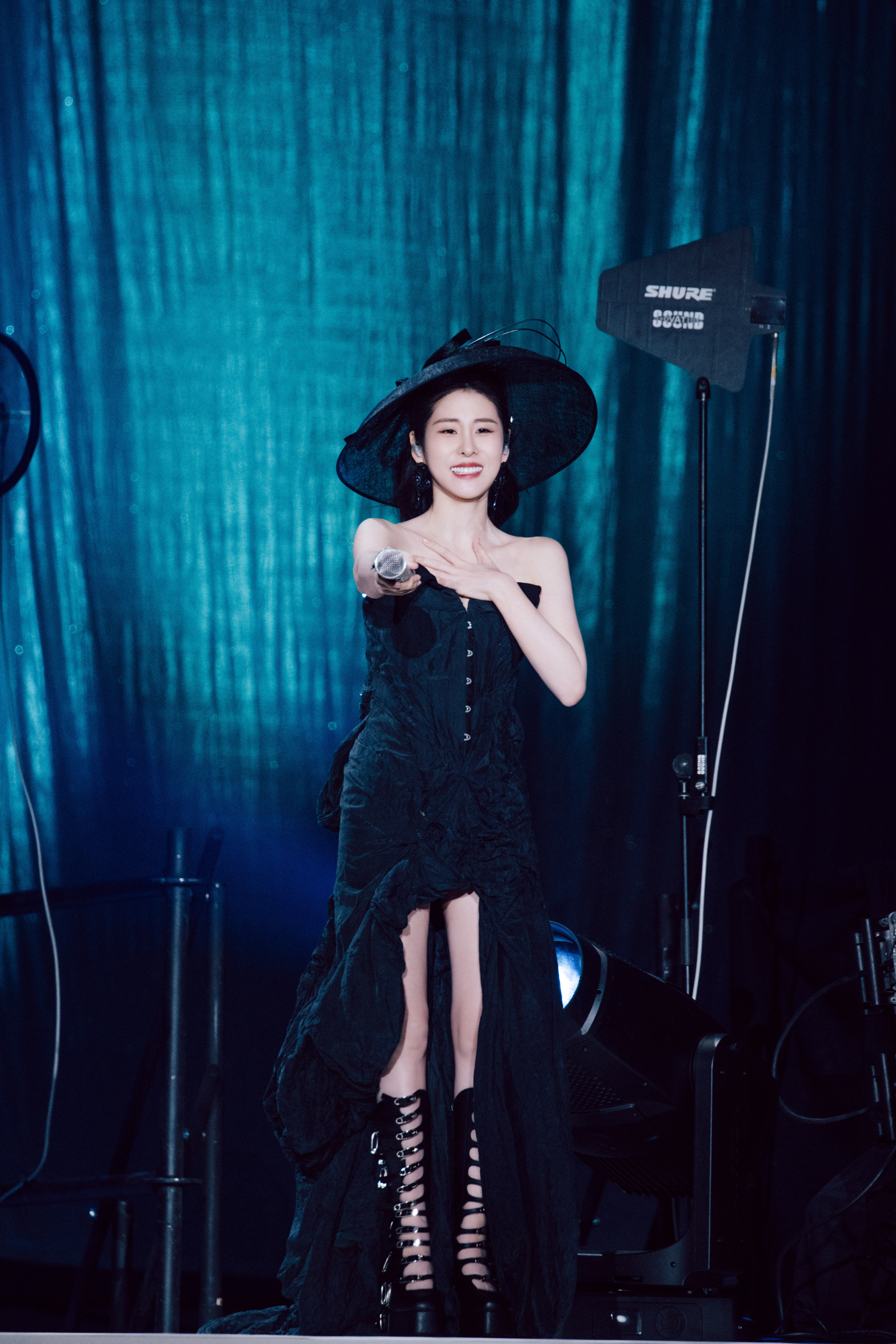 张碧晨   在复制粘贴的时代，你是手写的诗