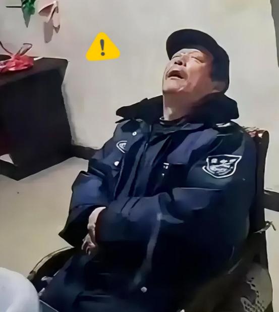 “毫无人性！连正常生理需求都不放过！”2022年，广东清远，60岁大爷做保安三年