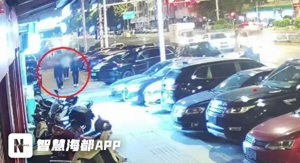 前几天刷到个让人哭笑不得的新闻，广东的陈女士晚上下班开车回家，图省事停在小区门口