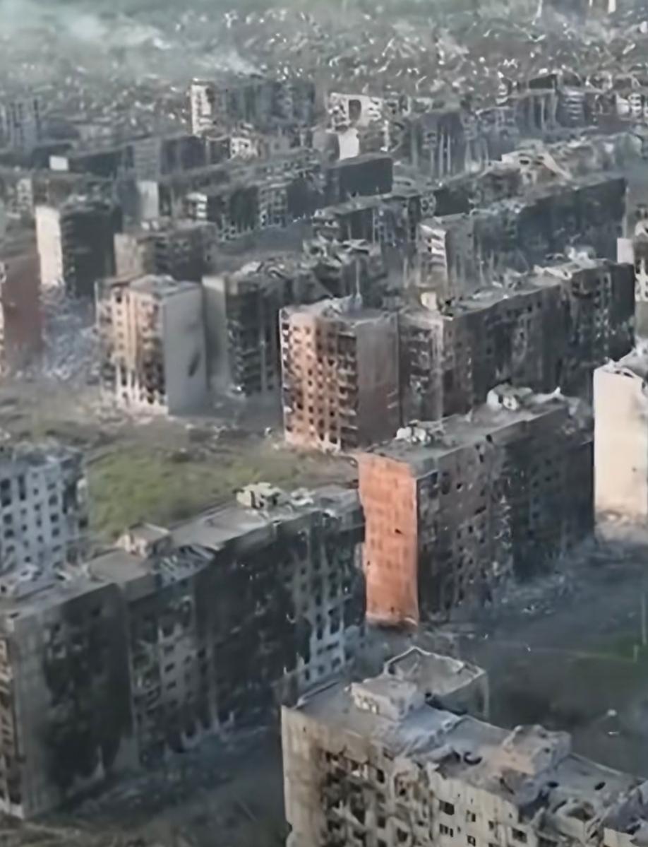 乌克兰这么打下去，还能坚持多久？
 
最近波兰总理放出一个消息，称乌军现在每月伤