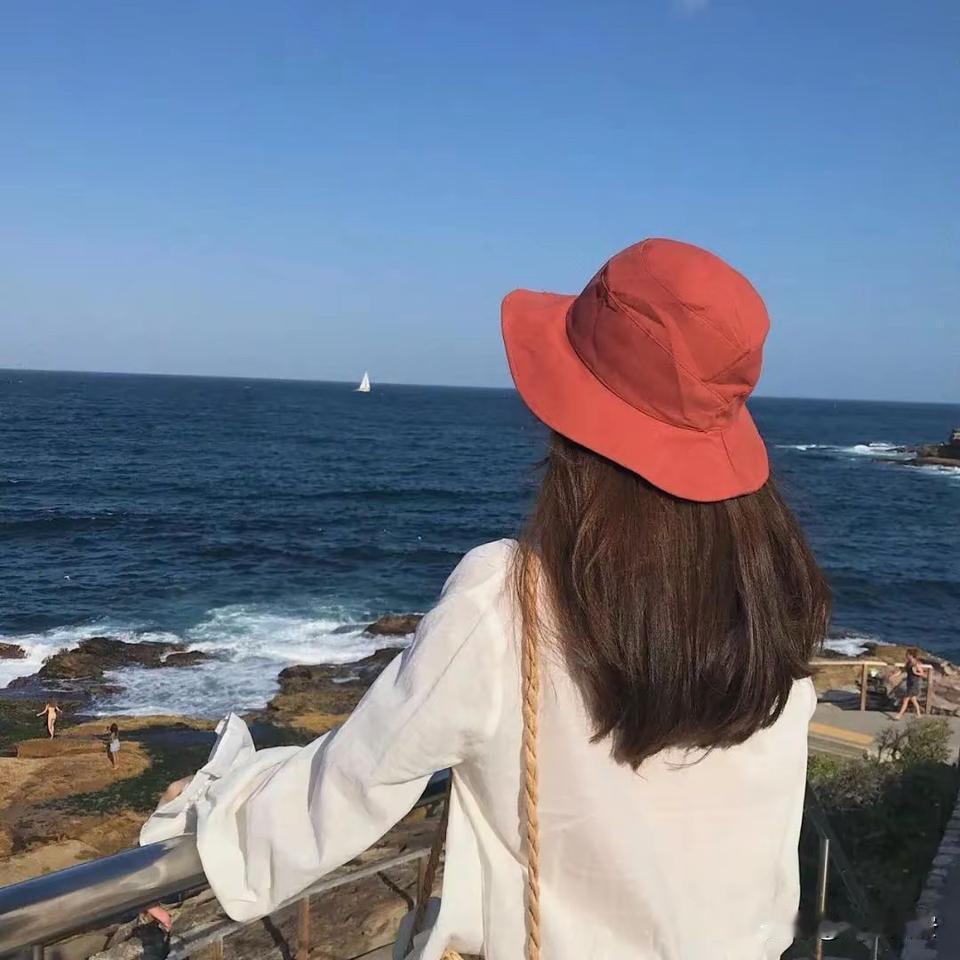 生活中，
一定要远离这些人：
1.曾经的同学
毕业后，
大家各奔东西，
性格和人
