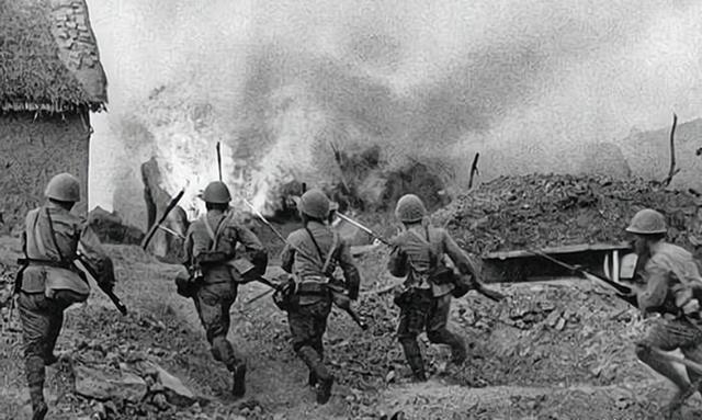 1942年，八路军在转移时，总被日军发现，司令员感觉有蹊跷，就派人调查，发现秘书