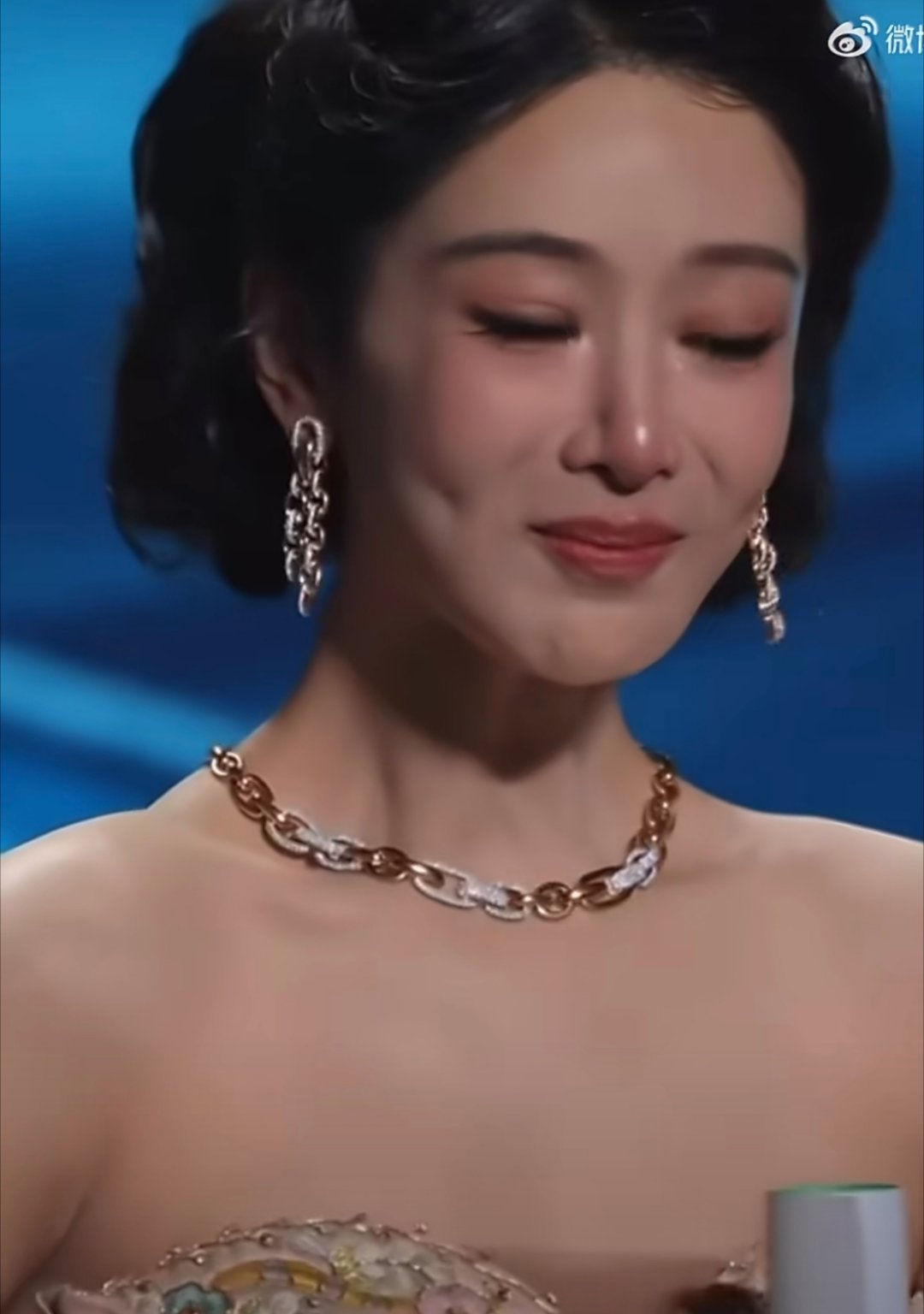 杨紫粉底液确实感觉这次杨紫不是简单流泪，能感觉她在极力克制自己情绪了，其实他这次