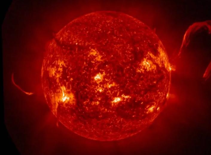 太阳“异动”：巨型等离子体突起引发关注
即便当下太阳整体处于相对平静的状态，天文