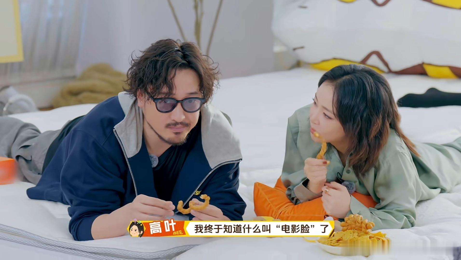 周冬雨祝绪丹演闺蜜帮我出片 这组镜头我能循环看一百遍！祝绪丹太会抓角度，周冬雨破