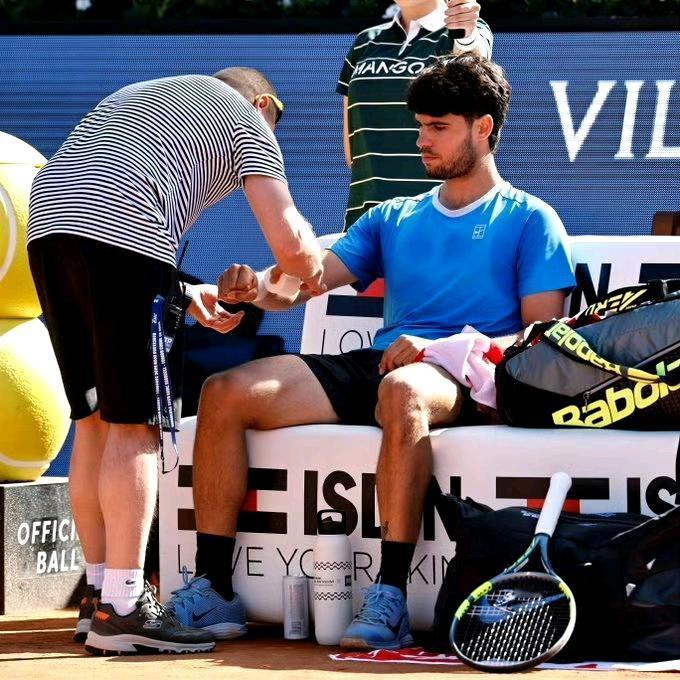 世界第二阿尔卡拉斯宣布因伤退出巴塞罗那赛！因为右手手腕的伤势，阿尔卡拉斯不得不宣