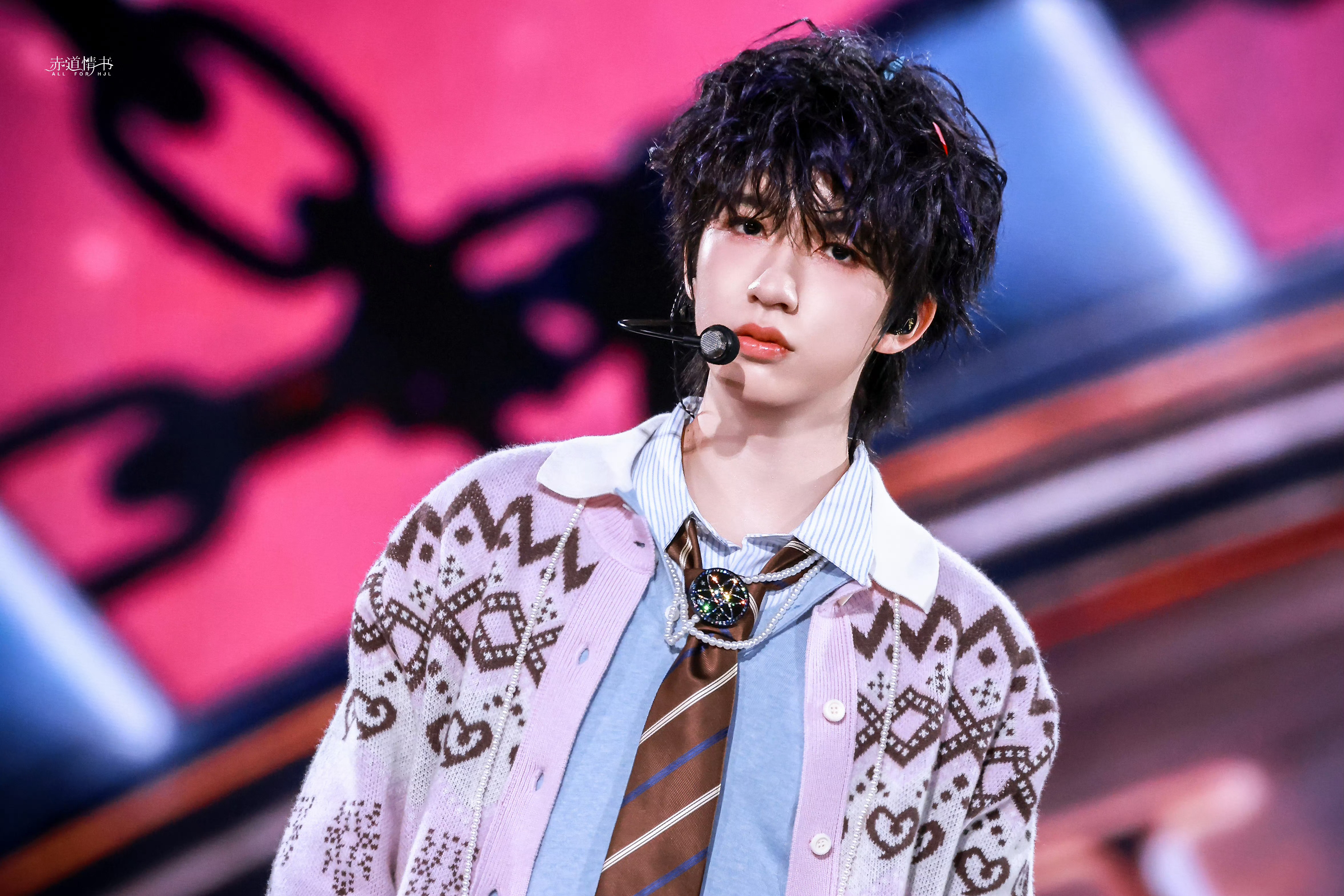 贺峻霖贺峻霖HUAWEI nova代言人💚 贺峻霖五十公里桃花坞6“这就是偶像