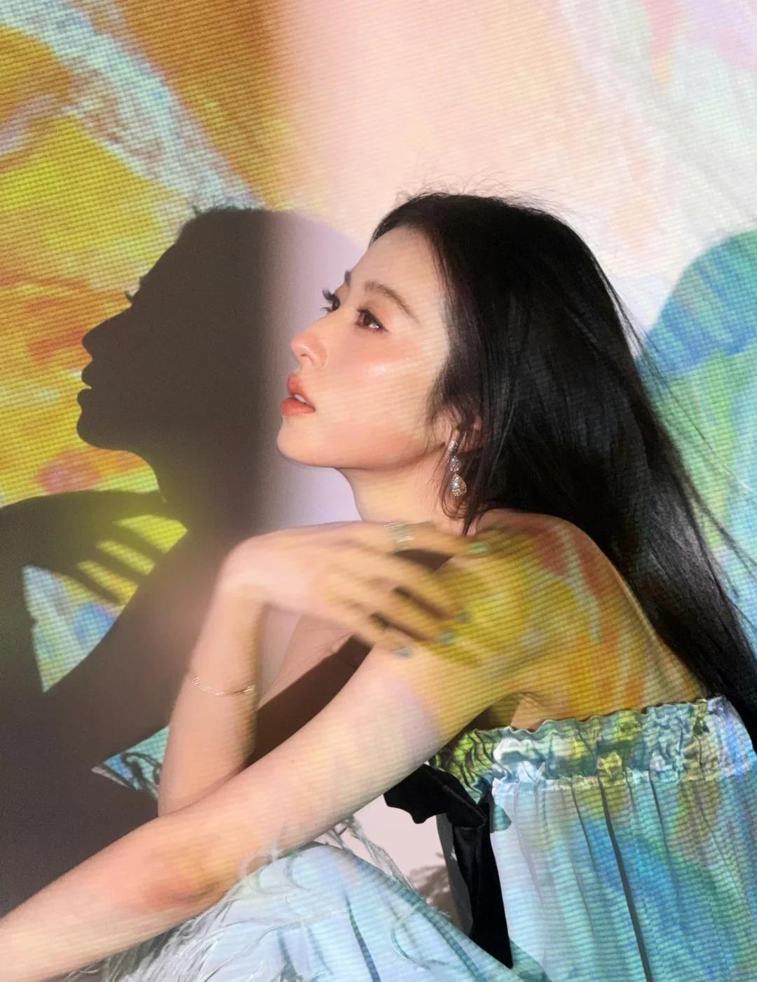 这个侧脸我爱了😍