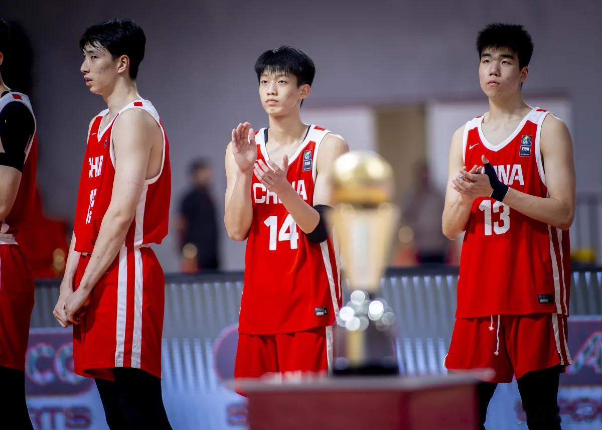 亚洲杯亚军，亚洲冠军！恭喜中国U18男篮的小伙子们，澳大利亚的确很强。他们各年龄