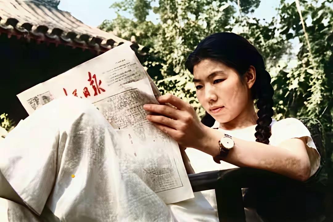 也难怪陈凯歌那么出名那么牛，1.85米大个，还是红二代呢，又是著名导演？

看看