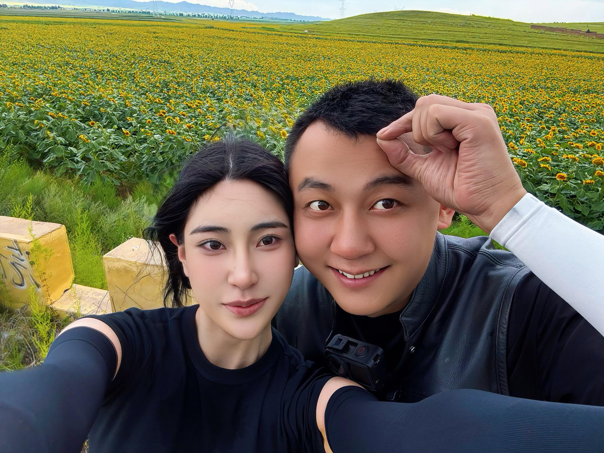 骑行路上的向日葵花海