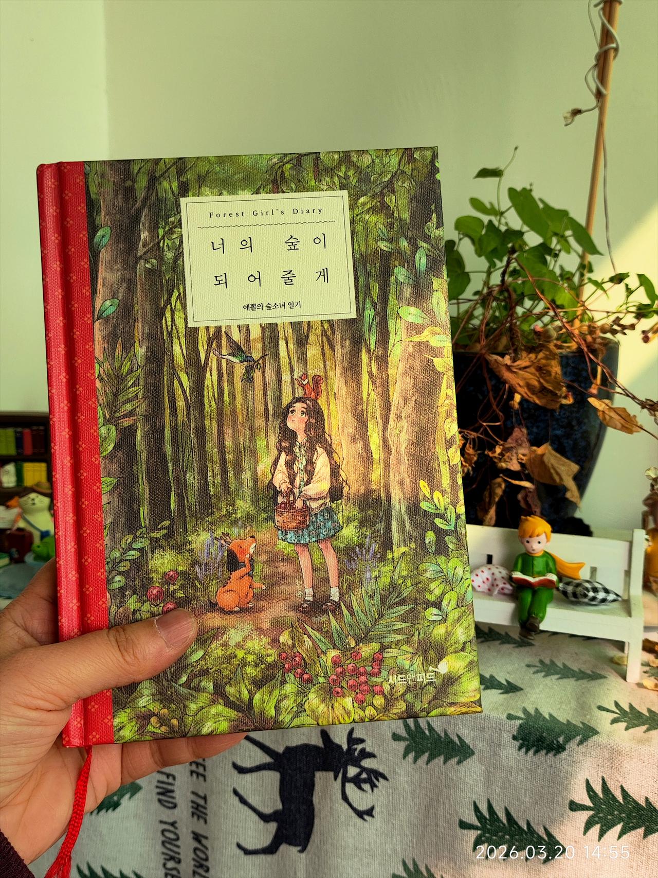 女儿7岁的时候，给妈妈买了一本99块钱的书。

今天收拾整理书架，然后翻到了这本