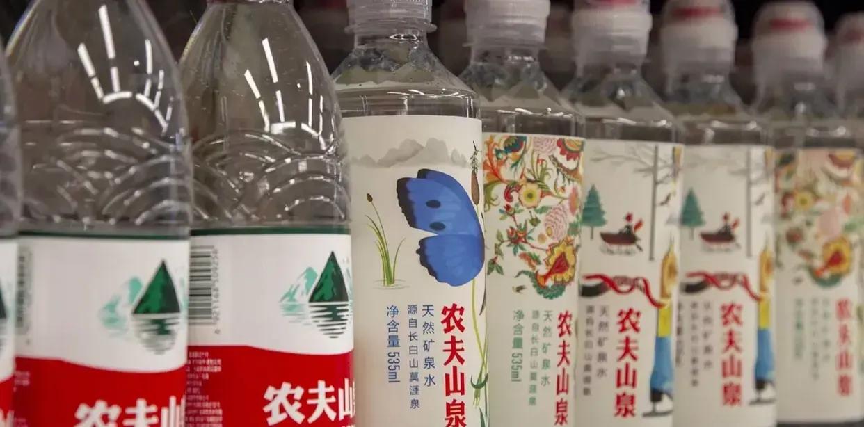 宗庆后走了，把钟睒睒的名声也给带走了。

跨区倒货、挖宗老的墙角、因为恶意营销被
