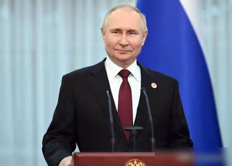 俄罗斯打乌克兰之前，普京到访中国。泰国打柬埔寨之前，泰王携王后首次访华。你让我们