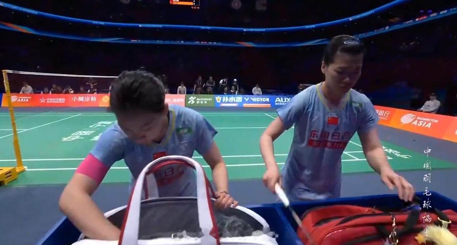 圣坛组合因伤退赛李怡婧 罗徐敏 冠军刘圣书 谭宁*退赛 亚军2026年羽毛球亚锦