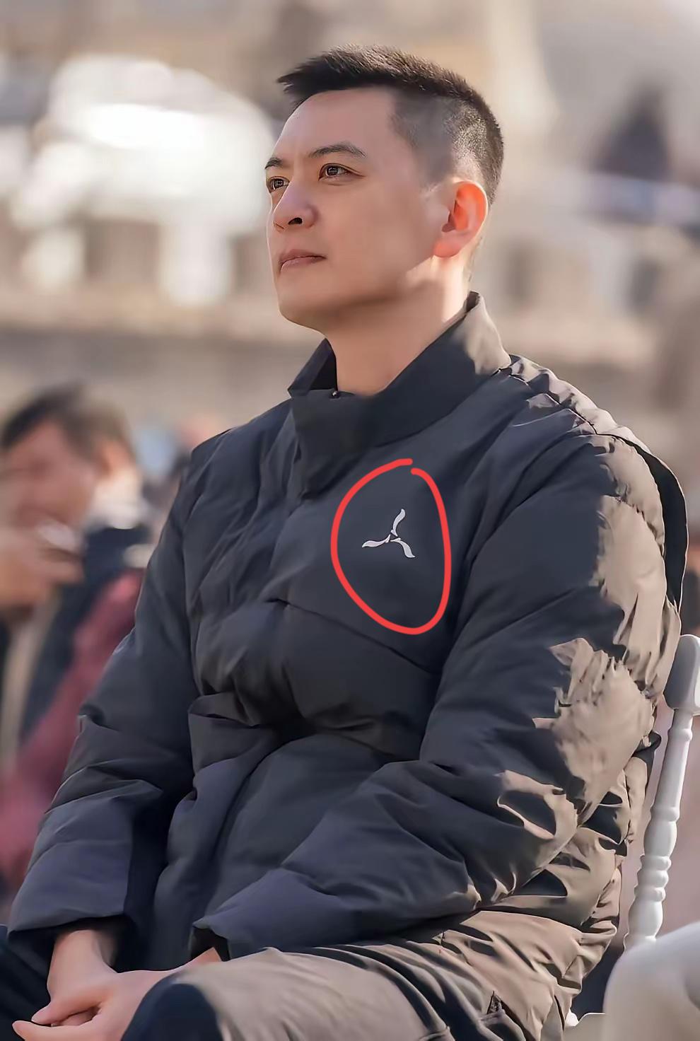 杨鸣穿的衣服是什么牌子的，第一次见到