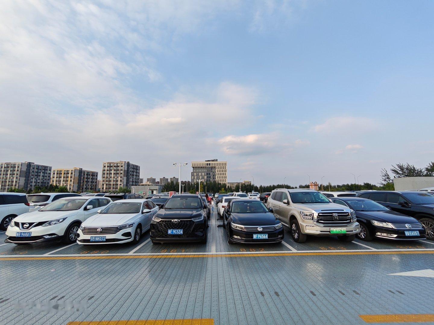 什么时候我跟手机说一句：小爱同学，过来接我。然后车就从巨大的停车场里自己开出来并