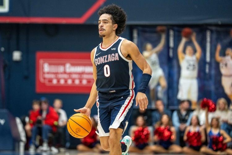 哥哥就坐在旁边自信心爆棚！NBA夏季联赛独行侠87-85险胜湖人。独行侠球员瑞安