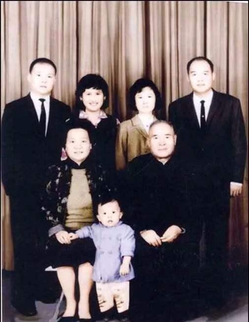 西路军的失利到底是谁造成的？张国焘晚年在个人回忆录中坦言，当时我引咎辞职，声言我