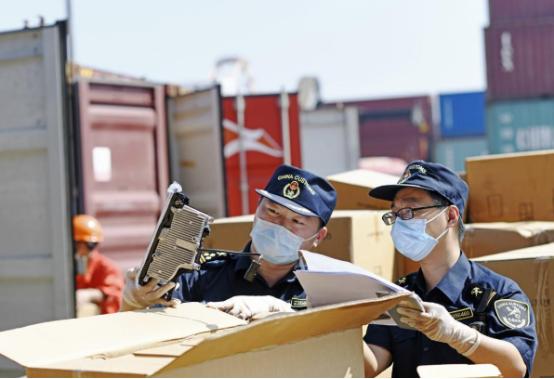 无视中国禁令！美国买通“两个内鬼”，4个月运走中国近4000吨稀土

 
在全球