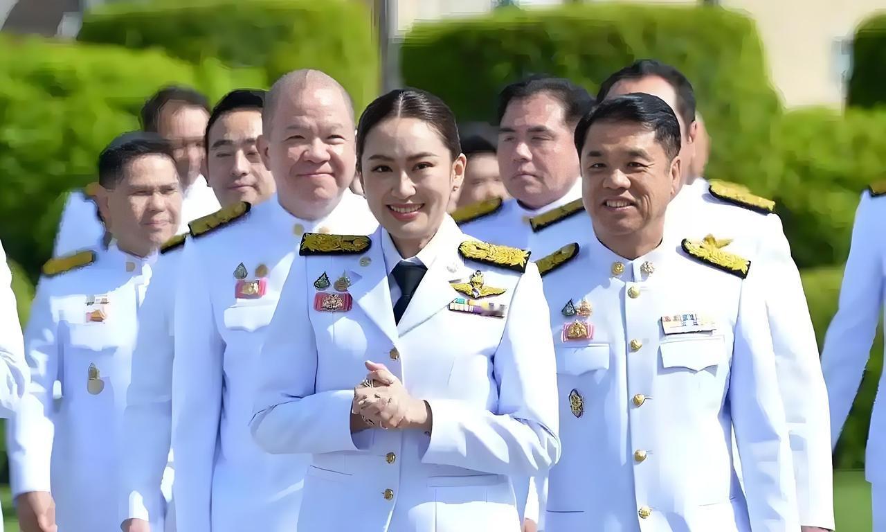 他信家族出手，在为佩通坦复职做最后的努力了。

当地时间8月10日，据泰国媒体报