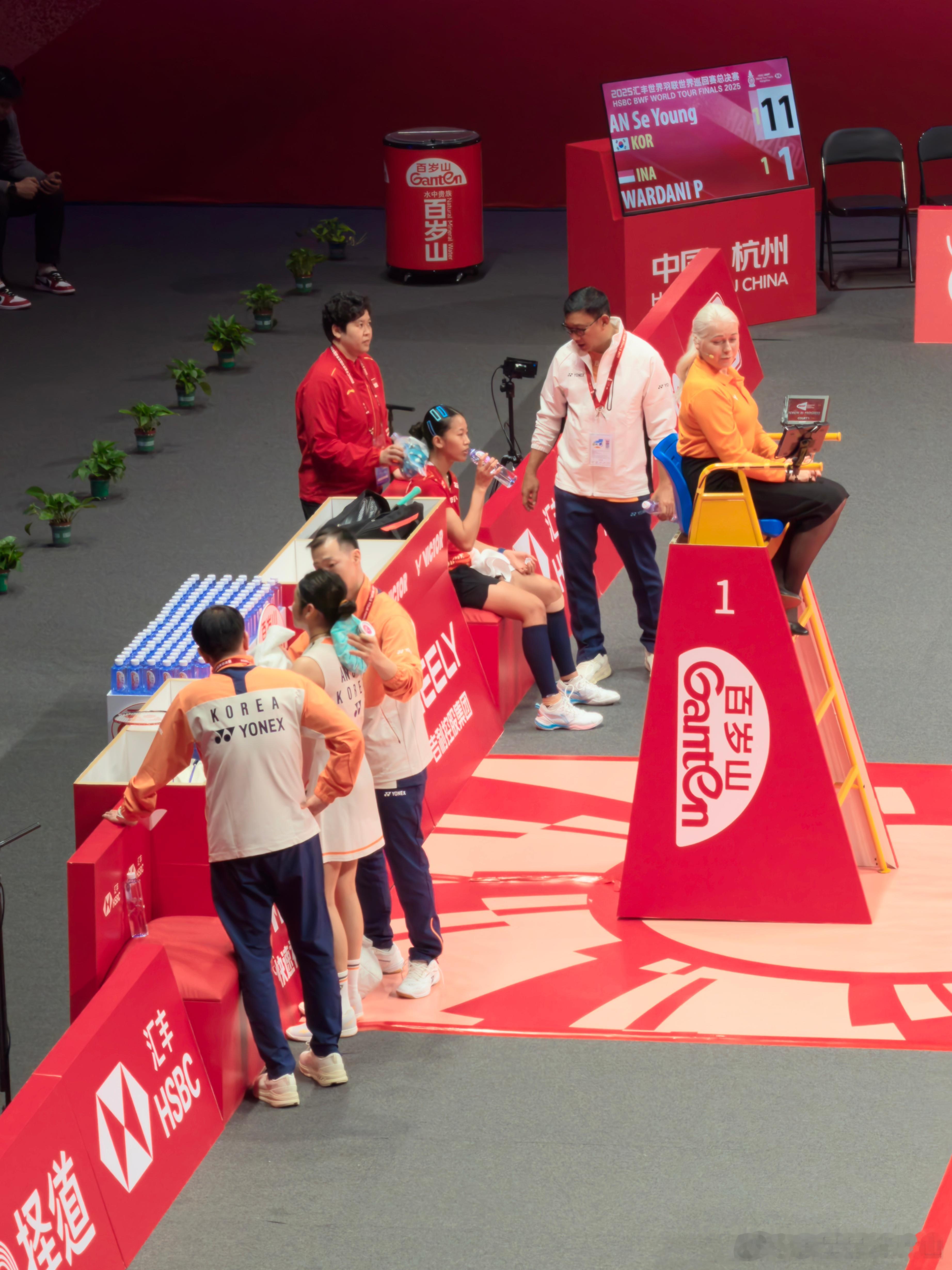 安洗莹🇰🇷 21-16、8-21、11-1 🇮🇩瓦尔达尼决胜杭州胜利在握