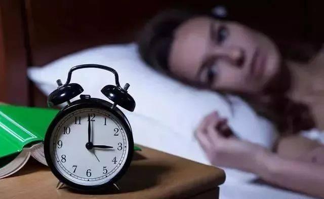 切记，一定要少熬夜、少熬夜！
以前总觉得熬夜是赚了，后来才明白，亏掉的全是自己。