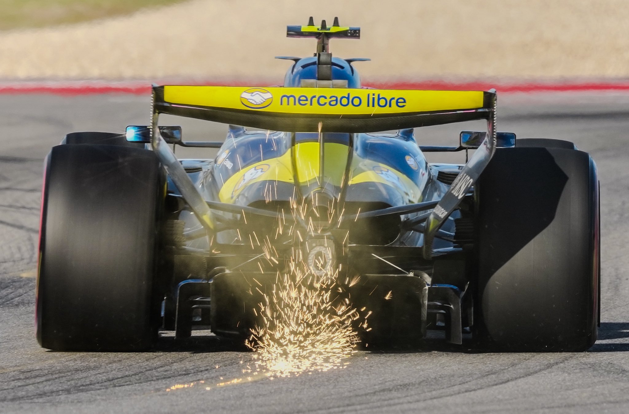 F1[超话]2026F1美国大奖赛 赛车过4、5号弯时的姿态 ​​​