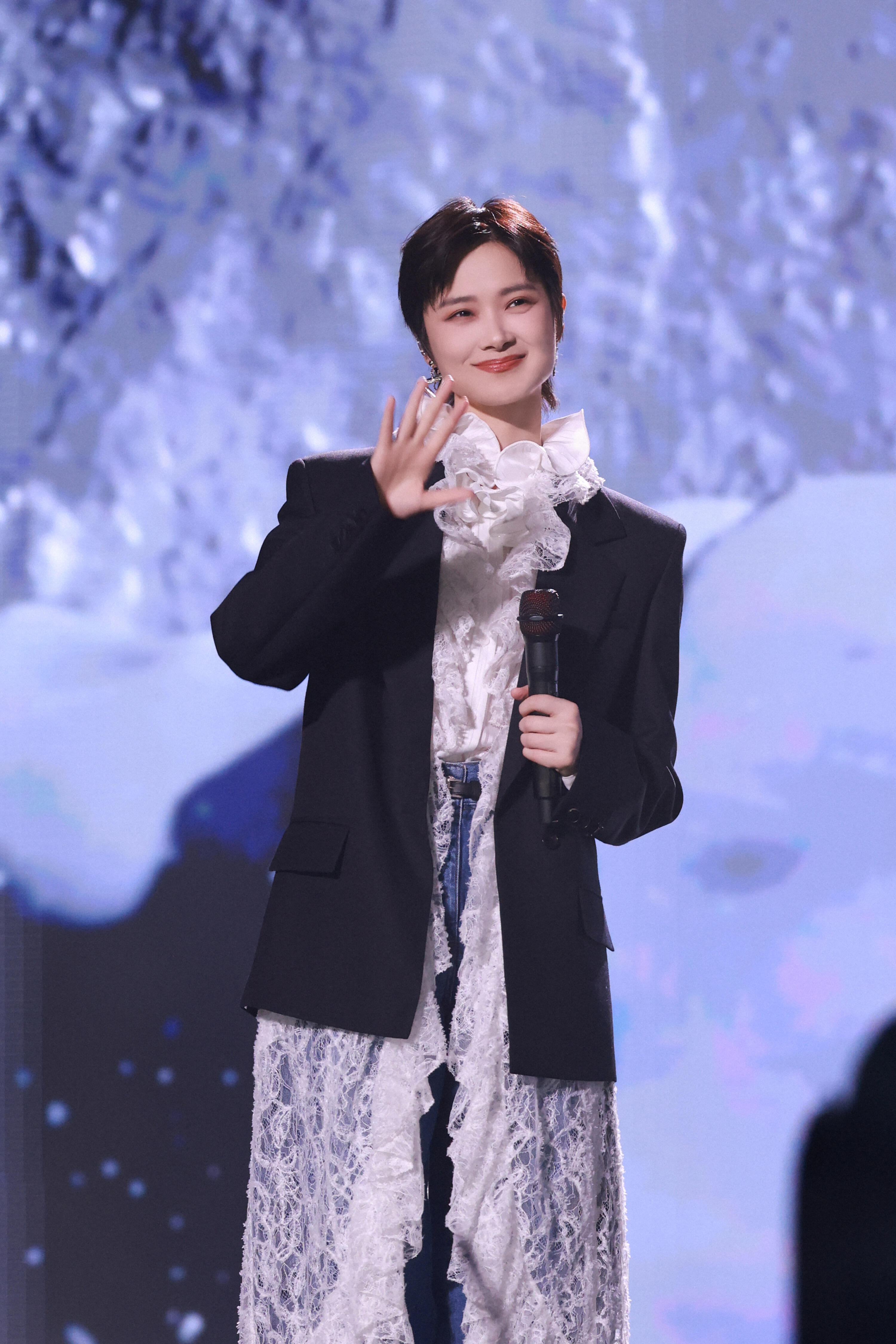 李宇春带着“皇后与梦想”巡演空降上海啦，马年首站就这么炸裂开场，玉米们准备好被她