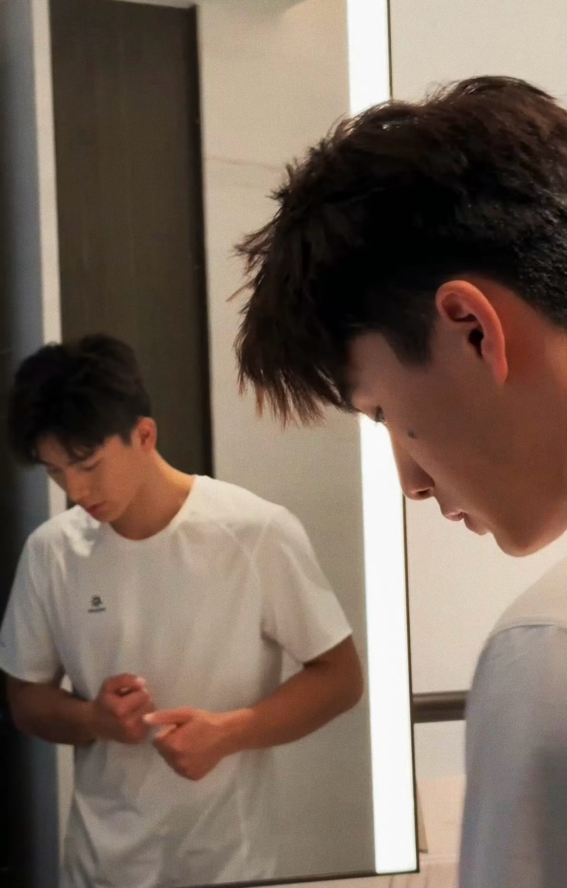 伍鹏素真滴帅哇，阳光帅气男大一枚[兔子] ​​​