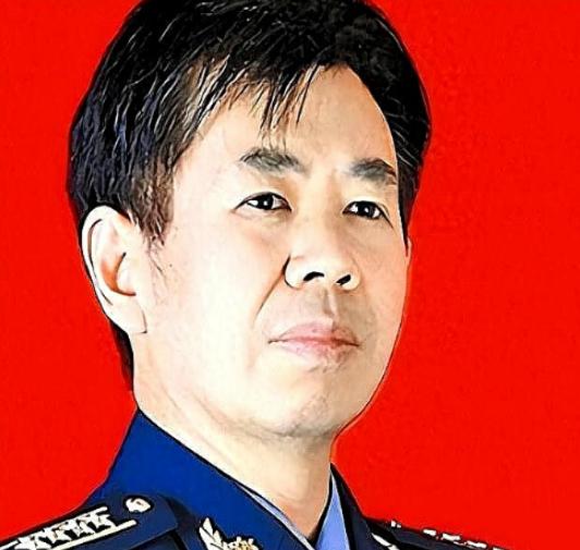 军事专家戴旭有个观点，很扎心。他说我们航母下水，五代机上天，导弹快到没影，家底越