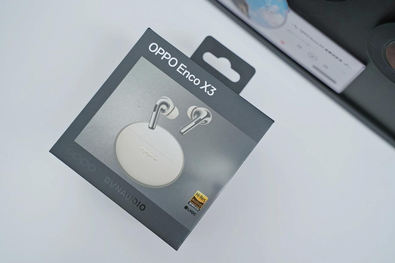 OPPO Enco X3耳机图赏，新款主动降噪耳机，外观风格很有吸引力，用了素皮