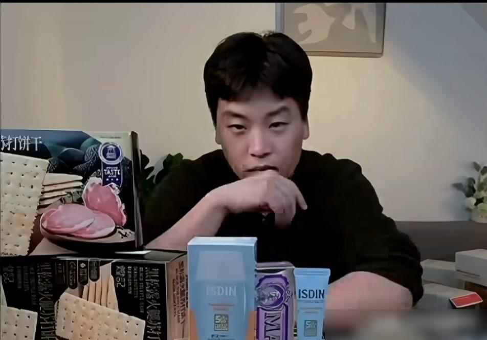 郝帅夸王楚钦从容。我告诉你，这根本不是什么半决赛，这是王楚钦一个人的心魔渡劫局。