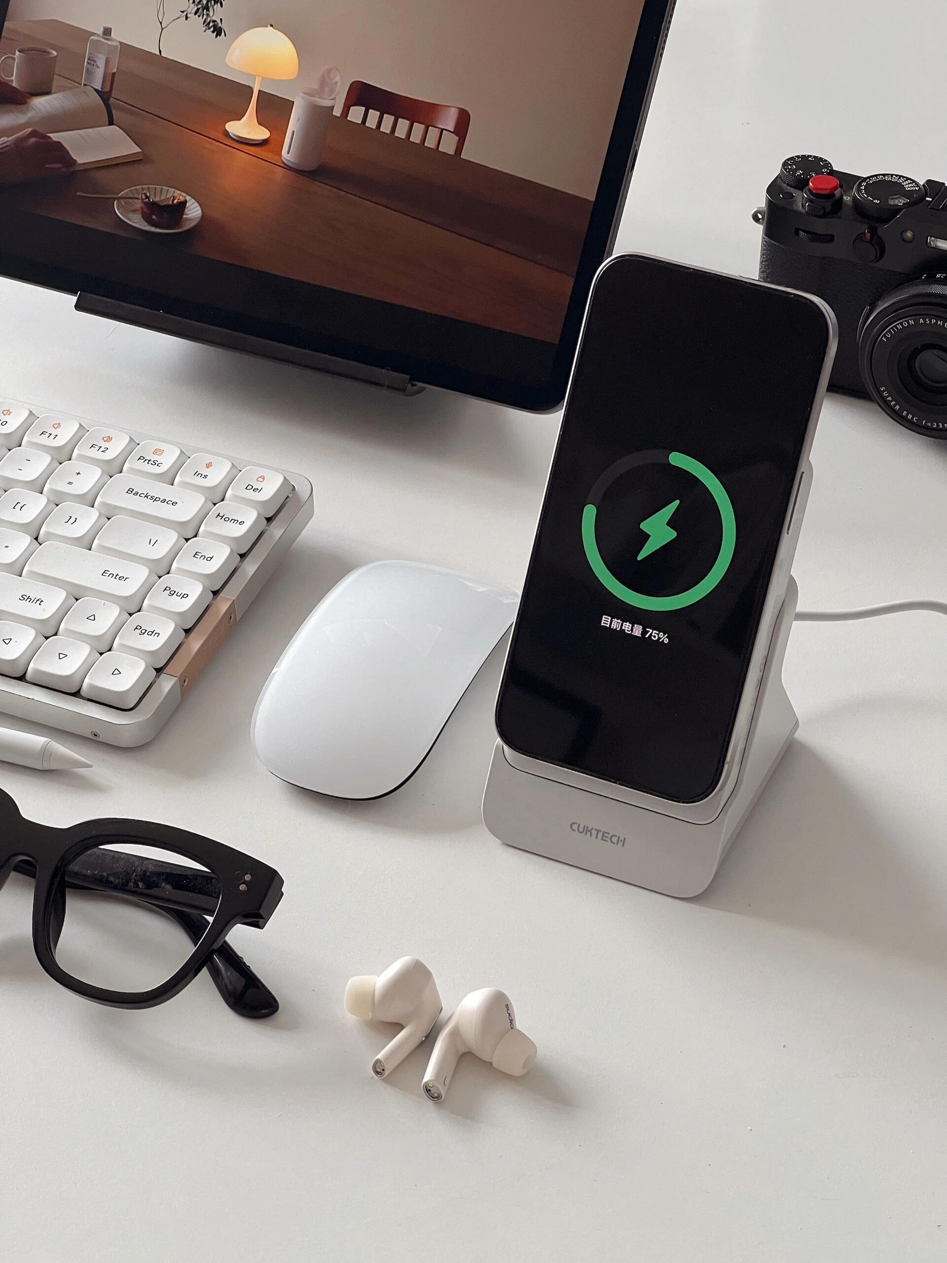 我的极简春日，在家办公一定要有舒服的书桌 