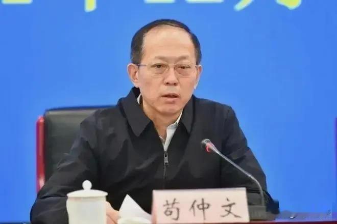 有网友说，苟局的落马，只是体坛反腐的高潮环节，但并不是终点。还有网友预测，体育反