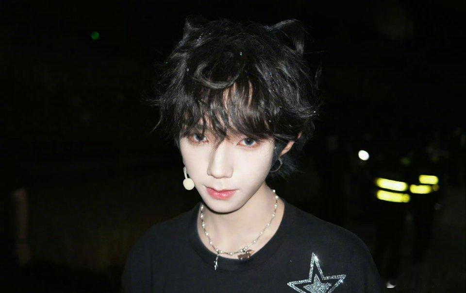 时代峰峻回应王橹杰受伤时代峰峻回应王橹杰擦伤 王橹杰擦伤膝盖“经及时上药，目前身