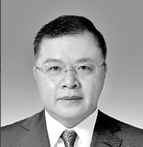 他曾公费留学却宣誓加入英国国籍，谁知，国家召唤时，他变卖剑桥别墅，妻子犹豫不决，