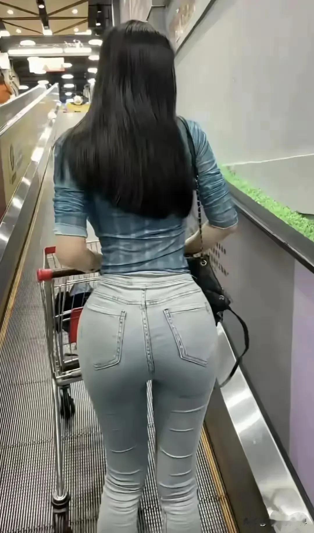 牛仔裤，让你成为最迷人的女王