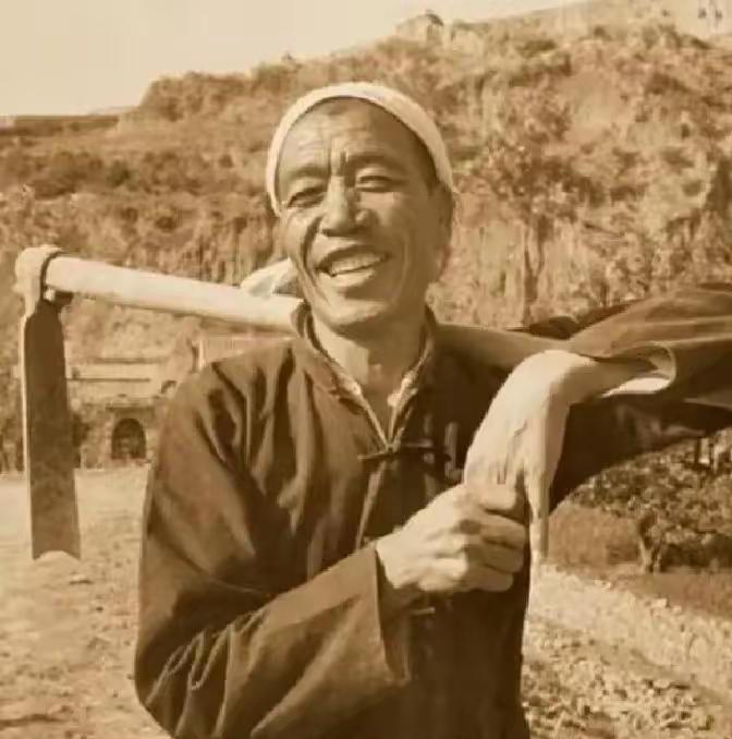 1980年，陈永贵辞去国务院副总理职位。临行前，向华国锋辞别，忍不住感叹：除了毛