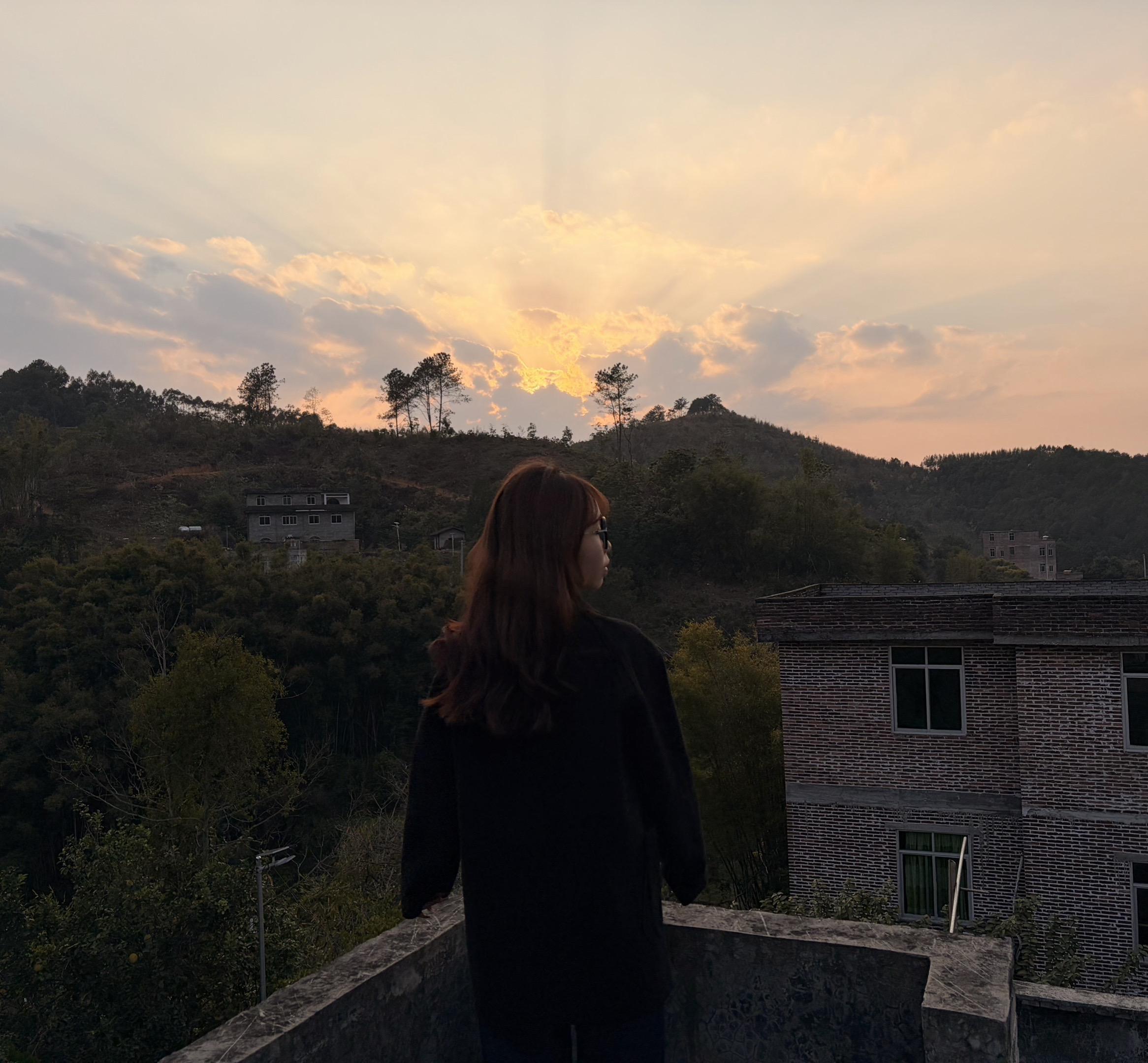 人一辈子有太多露水情缘 看轻点也是在保护自己🌇