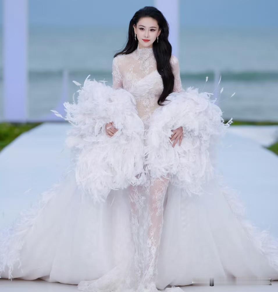 赵丽颖的话含金量还在上升！
不信你看张馨予。
演技一般，作品一般，
但是身材却不