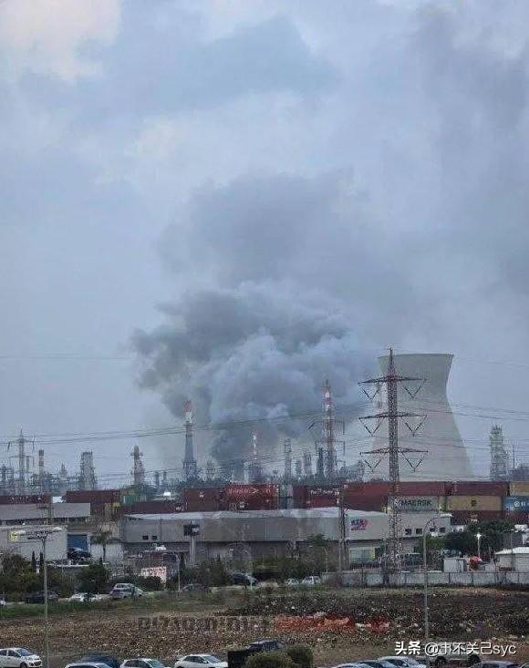 伊朗打击了以色列最大的燃料设施——海法炼油厂。导弹袭击后海法市多个区域断电。海法