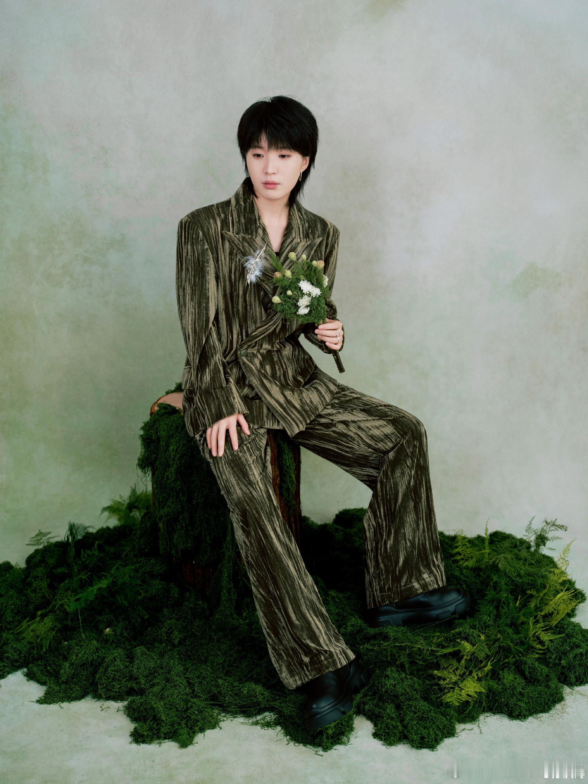 房东的猫绿野仙踪造型 绿野仙踪主题直接封神！房东的猫用绿色纱裙穿出仙气缭绕的意境