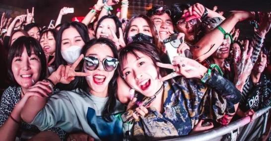 风向彻底变了！美国万万没想到，好不容易摁住了华为这条东方巨龙，没想到中国又冒出了