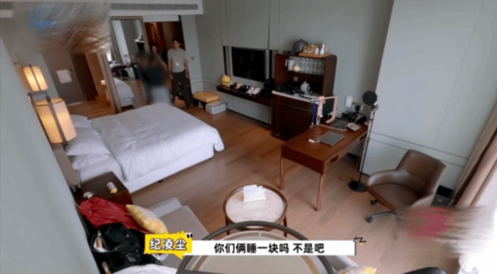 纪凌尘 你们俩睡一块吗纪凌尘 你们俩睡一块吗？哈哈哈哈纪凌尘也磕到了山高鹭沅么[
