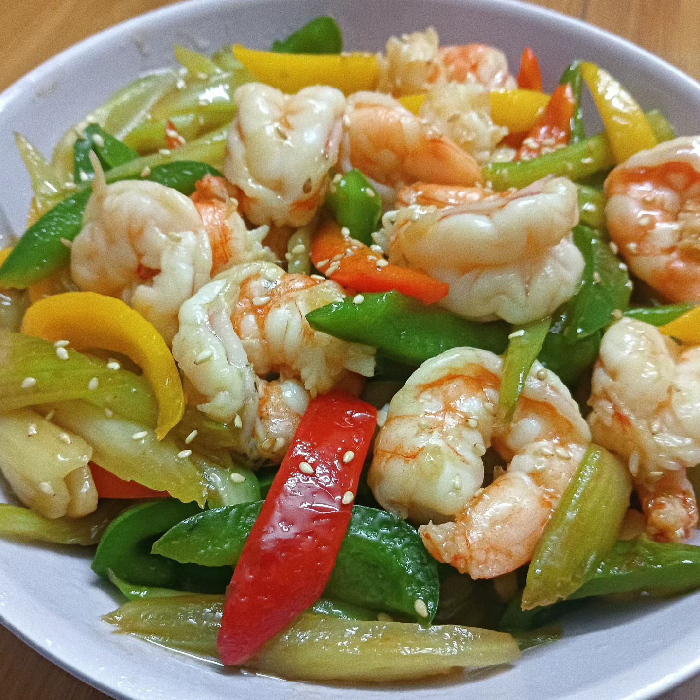 每日一餐分享烟火日常灯火可亲，饭菜飘香。周末的晚餐，藏着治愈疲惫的魔法，那是生活